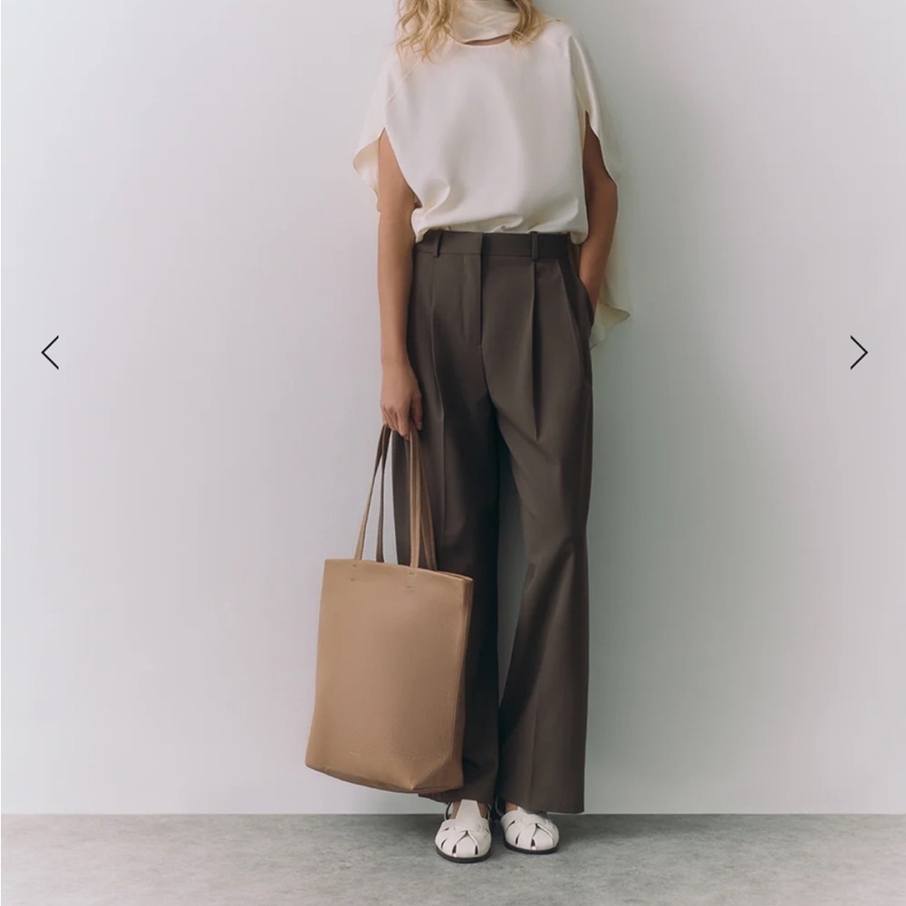 Cuyana tall easy tote in cappuccino - Picture 7 of 16
